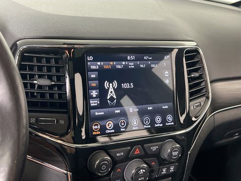 Used 2022 Jeep Grand Cherokee Limited image 14