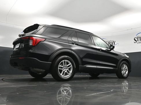 Used 2025 Ford Explorer Active RWD image 41