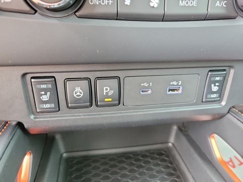 Used 2023 Nissan Frontier PRO-4X w/ Pro Convenience Package AWD/4WD image 18