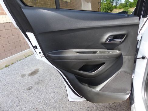 Used 2020 Chevrolet Trax LS w/ Tint and Cruise Package FWD image 27