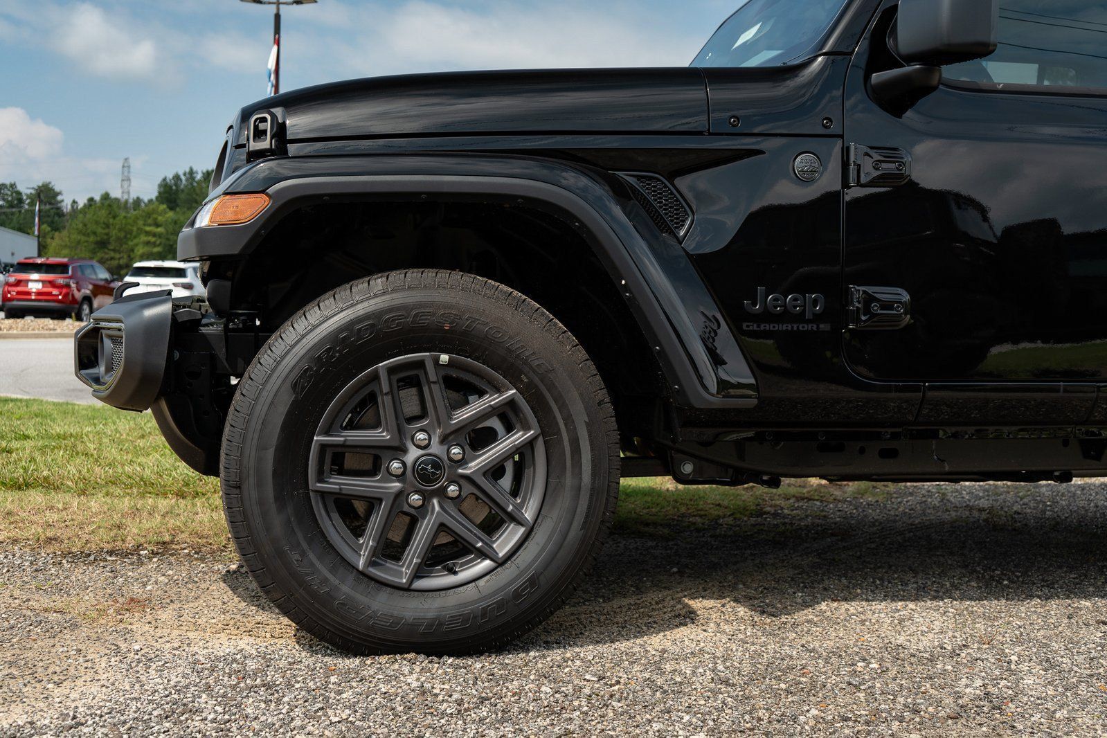 Used 2025 Jeep Gladiator Sport AWD/4WD image 4