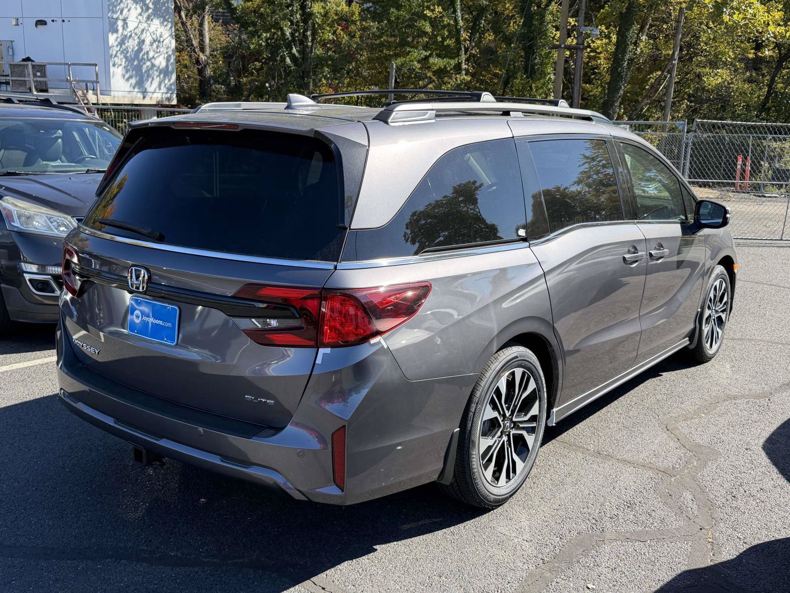 New 2027 Honda Odyssey Elite image 2