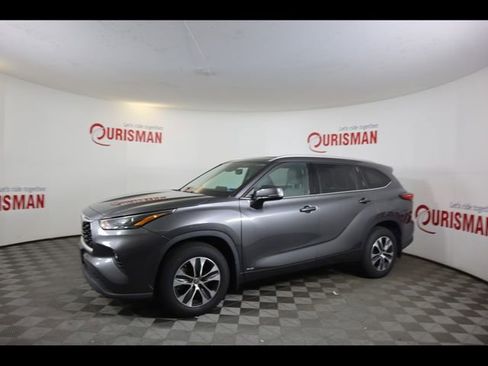 Used 2022 Toyota Highlander XLE AWD/4WD image 6
