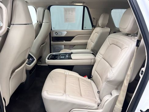 Used 2020 Lincoln Navigator L Reserve w/ Equipment Group 208A Reserve AWD/4WD image 14