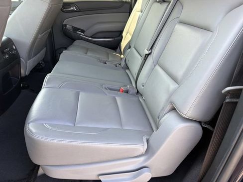 Used 2019 Chevrolet Suburban LT RWD image 15
