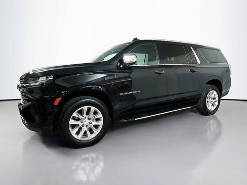 Used 2024 Chevrolet Suburban Premier image 3