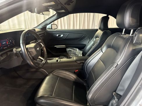Used 2025 Ford Mustang Premium RWD image 18
