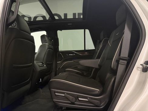 Used 2022 Cadillac Escalade Premium Luxury AWD/4WD image 10