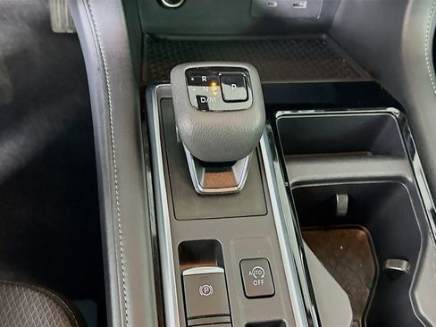 Used 2025 Nissan Pathfinder SV image 24