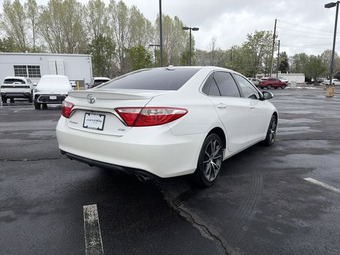 Used 2017 Toyota Camry XSE w/ Moonroof Package FWD image 5