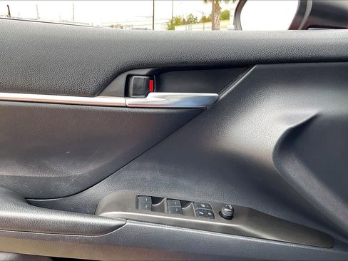 Used 2021 Toyota Camry SE image 33