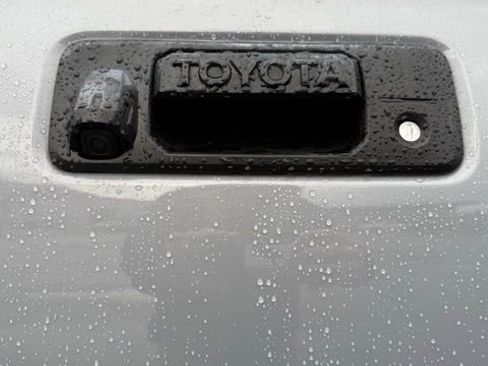Used 2020 Toyota Tacoma image 8