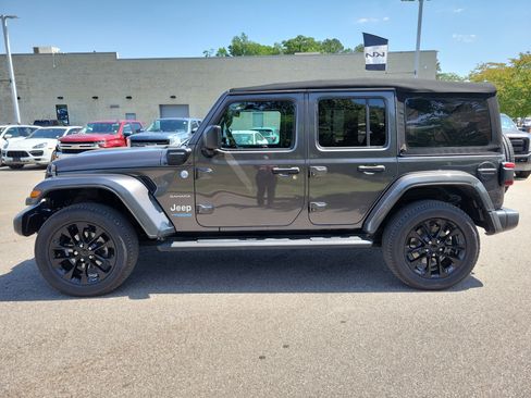 Used 2021 Jeep Wrangler Unlimited Sahara w/ Cold Weather Group AWD/4WD image 24