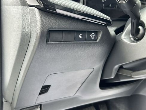 Used 2025 Nissan Kicks SR FWD image 17