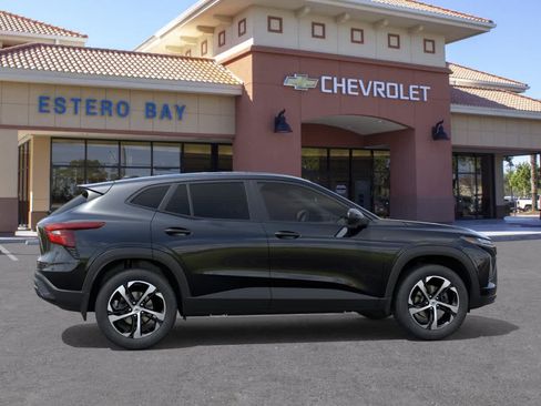 New 2026 Chevrolet Trax RS w/ Sunroof Package FWD image 5