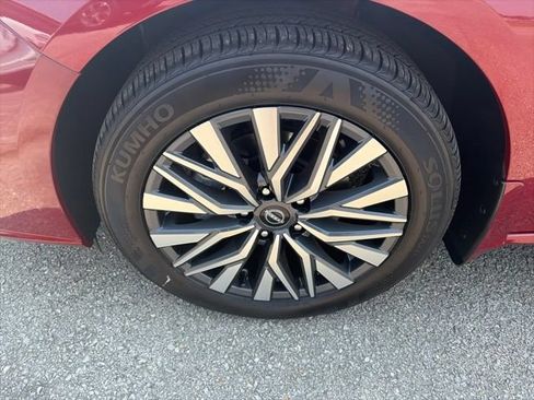 Used 2025 Nissan Altima 2.5 SV w/ SV Premium Package AWD/4WD image 10