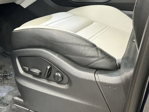 Used 2024 Porsche Cayenne Base image 12