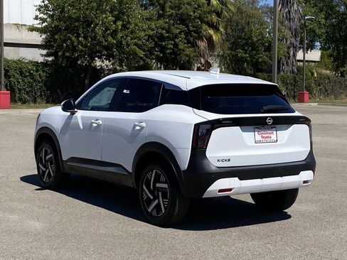 Used 2025 Nissan Kicks SV image 40