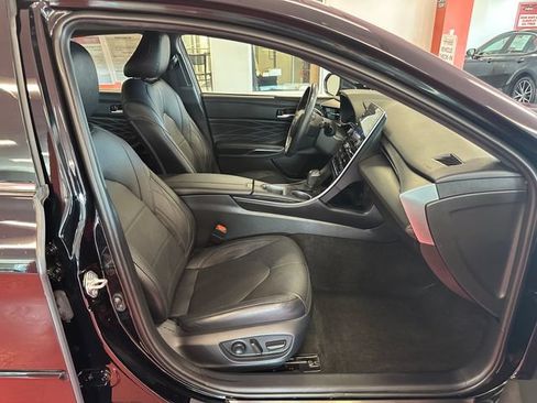 Certified 2022 Toyota Avalon Limited w/ Advanced Safety Package FWD image 16