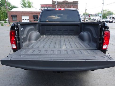 Used 2022 RAM 1500 Classic SLT w/ Electronics Convenience Group AWD/4WD image 28
