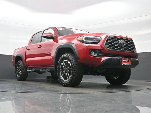 Used 2023 Toyota Tacoma TRD Off-Road w/ Black Out Package (TMS) AWD/4WD image 26