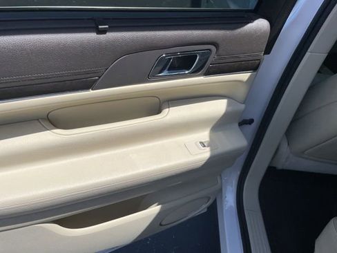 Used 2014 Lincoln MKT FWD image 57