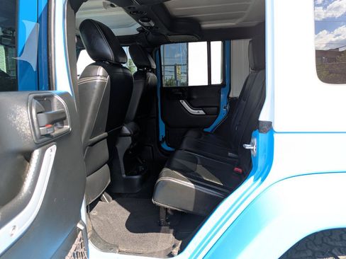 Used 2017 Jeep Wrangler Unlimited Sahara w/ Quick Order Package 24E Chief AWD/4WD image 38