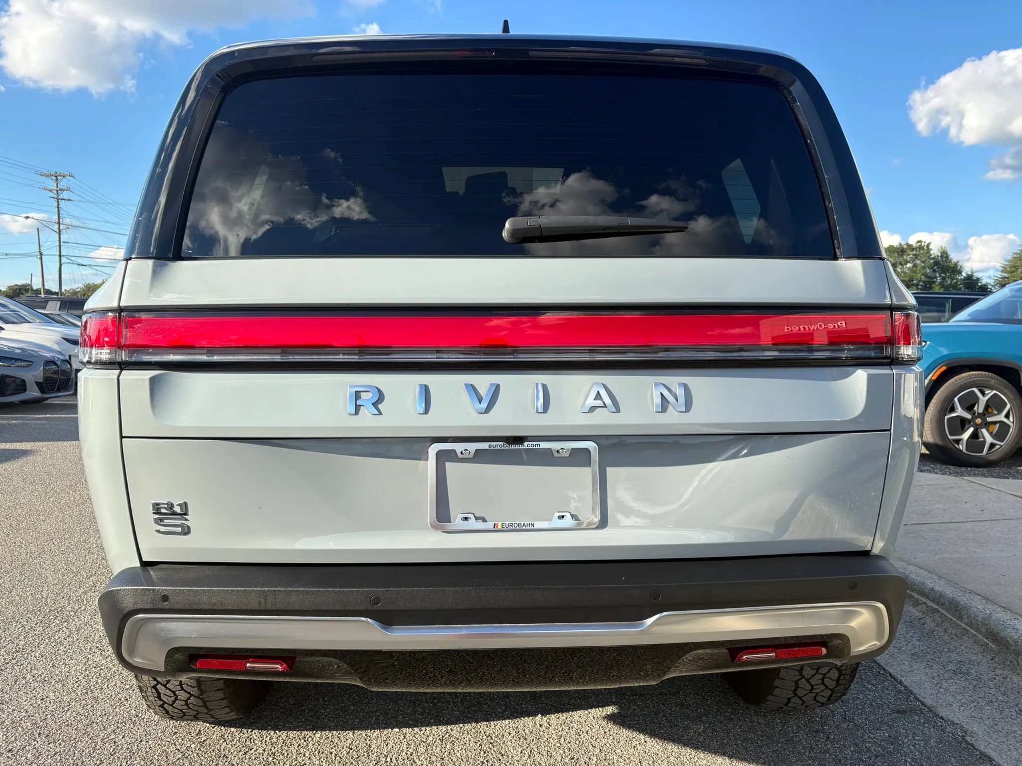 Used 2025 Rivian R1S Adventure Dual AWD/4WD image 4