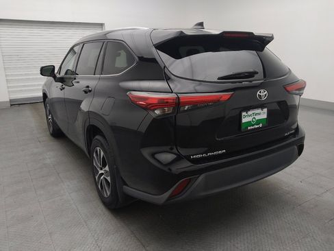 Used 2022 Toyota Highlander XLE image 5