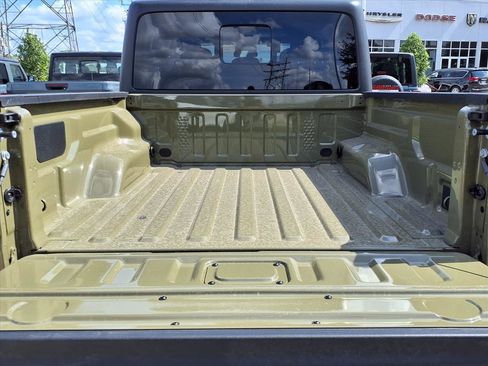 New 2025 Jeep Gladiator Willys image 13