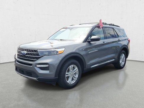 Used 2023 Ford Explorer XLT w/ Equipment Group 202A AWD/4WD image 4