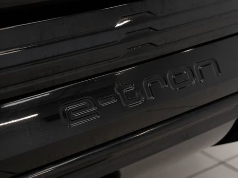 Used 2024 Audi Q8 e-tron Prestige w/ Prestige Package AWD/4WD image 15
