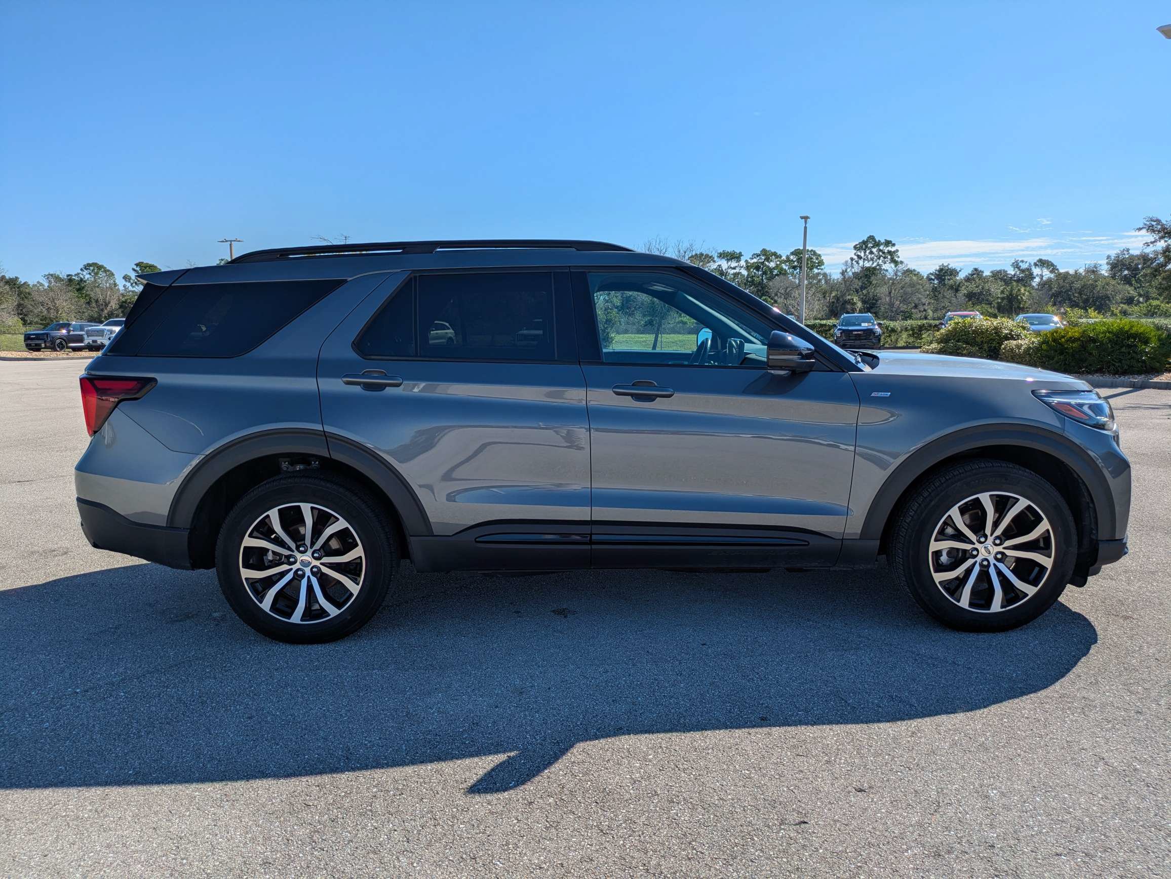 Used 2025 Ford Explorer ST-Line AWD/4WD image 3