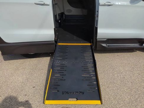 Used 2023 Chrysler Voyager LX FWD image 27