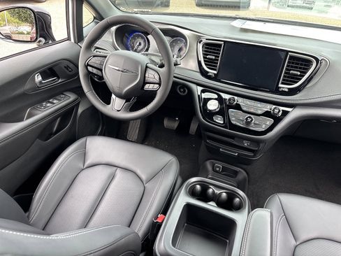 New 2026 Chrysler Pacifica Select w/ S Appearance Package FWD image 11