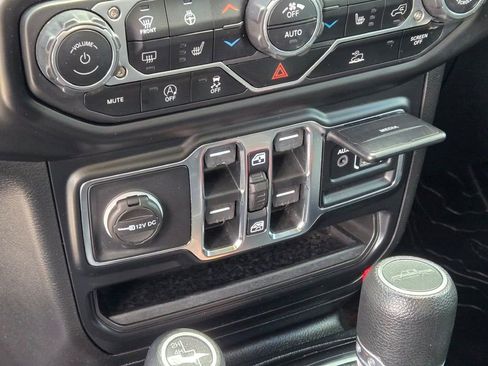 Used 2021 Jeep Gladiator Willys image 25