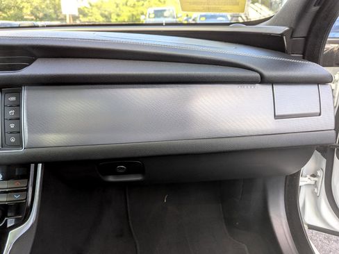 Used 2016 Jaguar XF R-Sport image 37