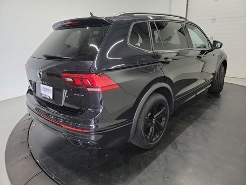 Used 2023 Volkswagen Tiguan SE R-Line AWD/4WD image 9