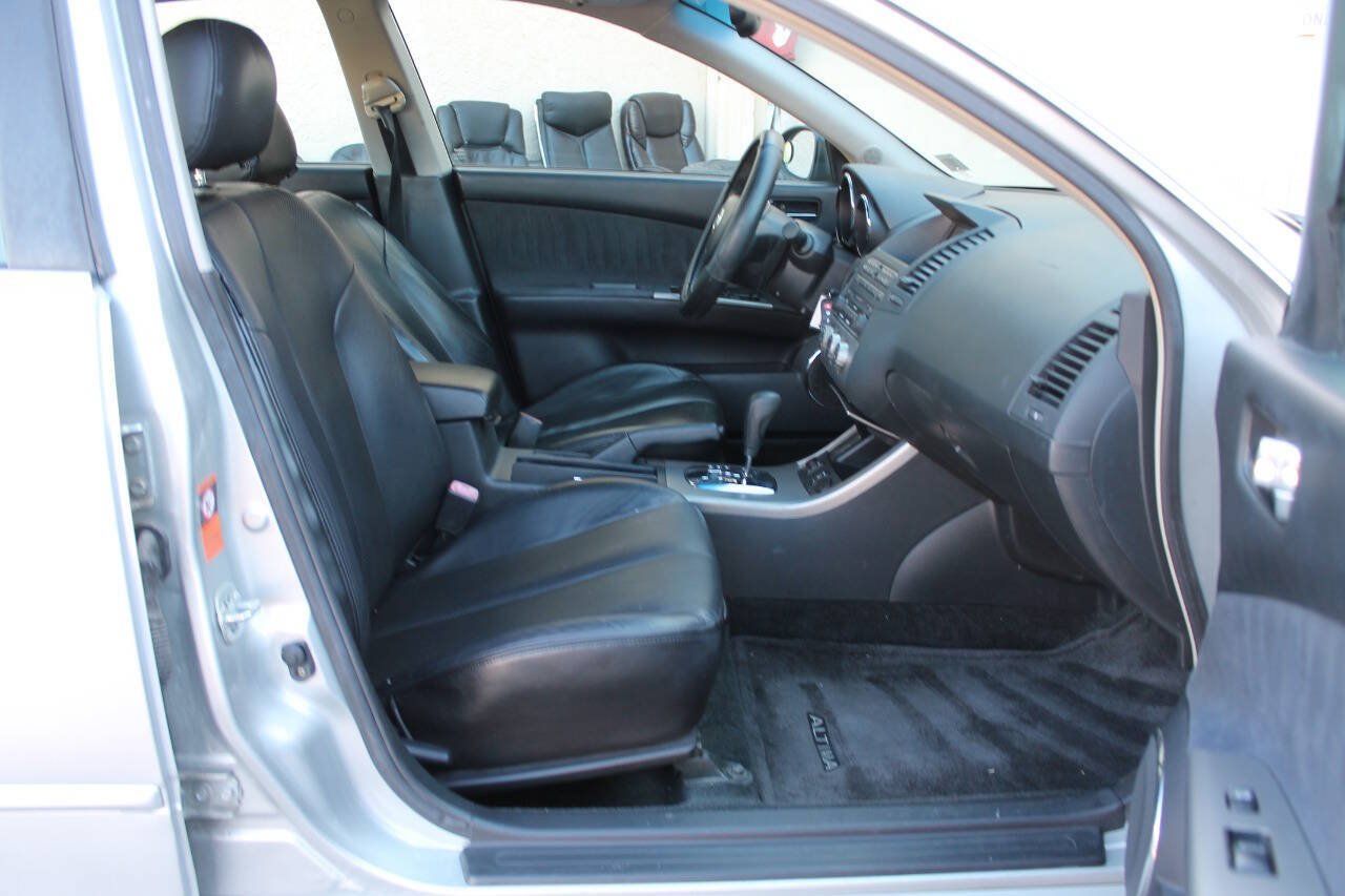 Used 2005 Nissan Altima 3.5 SE w/ (X02) Navigation Pkg FWD image 20