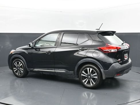 Used 2020 Nissan Kicks SR w/ SR Premium Package FWD image 3