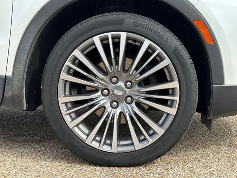 Used 2024 Cadillac XT4 Premium Luxury FWD image 9