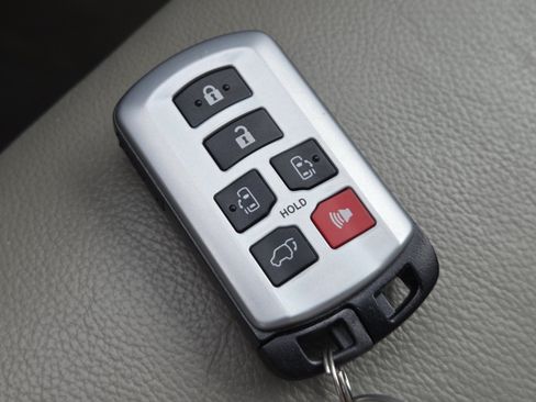 Used 2019 Toyota Sienna XLE w/ XLE Navigation Package AWD/4WD image 33