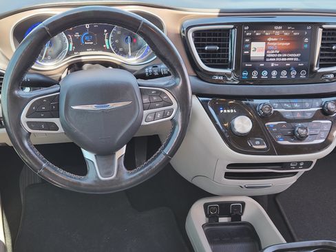 Used 2019 Chrysler Pacifica Touring-L w/ Advanced Safetytec Group FWD image 26