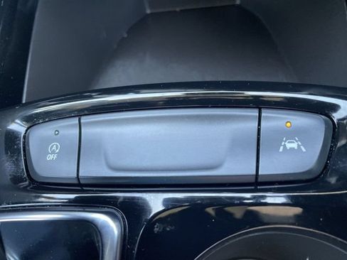 Used 2025 Chevrolet Trax LT FWD image 17
