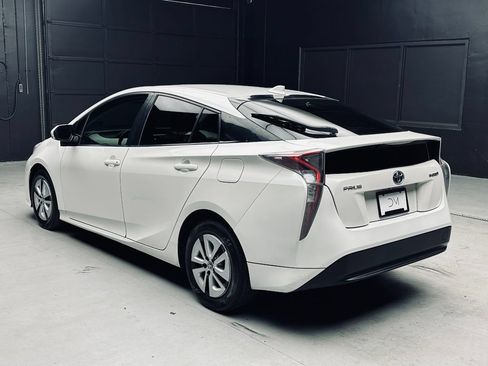 Used 2016 Toyota Prius Four w/ Advanced Technology Package FWD image 5