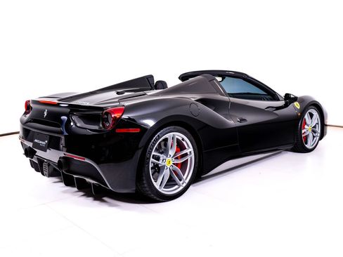 Used 2018 Ferrari 488 Spider RWD image 7