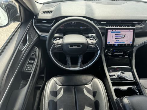 Used 2023 Jeep Grand Cherokee L Limited w/ Luxury Tech Group II image 14