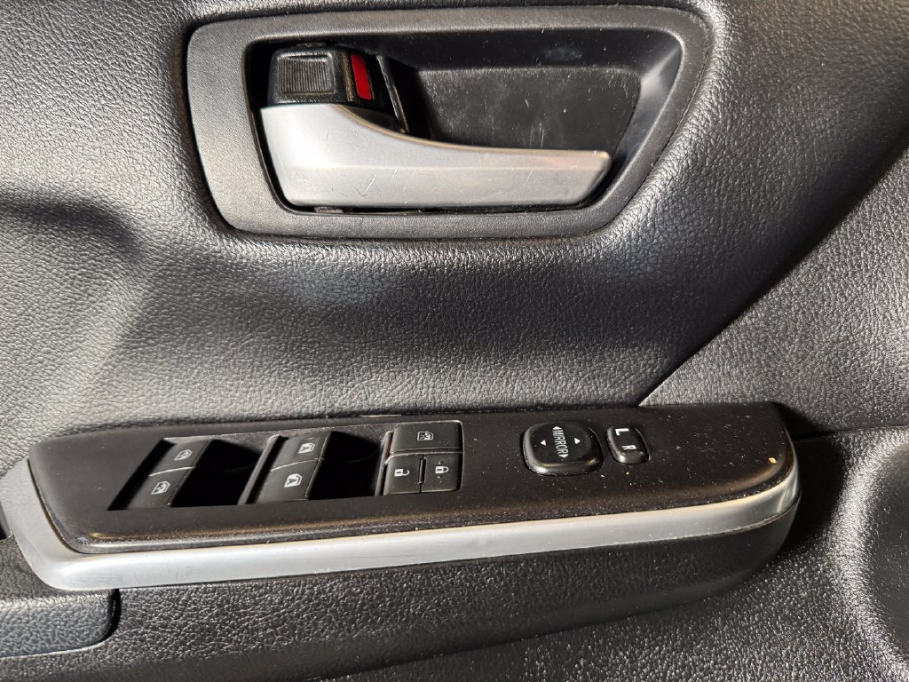 Used 2017 Toyota Camry SE FWD image 19