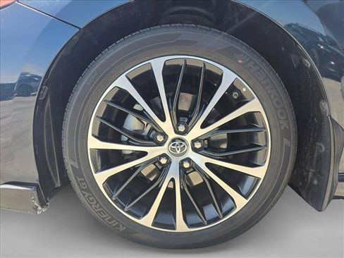 Used 2019 Toyota Camry SE FWD image 17