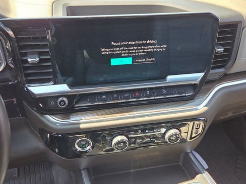 Used 2024 Chevrolet Silverado 1500 LT w/ Z71 Off-Road Package image 16